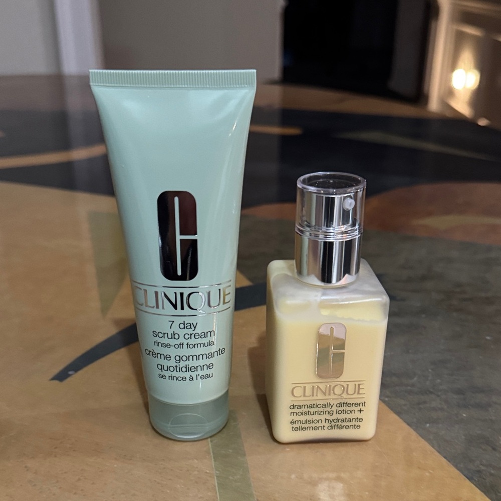 Clinique Skincare Duo: Moisturizer Lotion + and Rinse off formula scrub cream